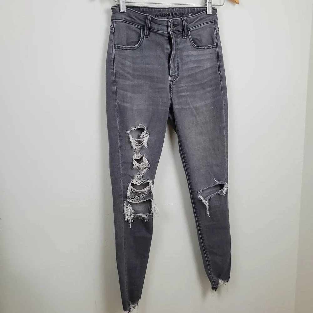 AMERICAN EAGLE | SUPER HIGH RISE JEGGING DESTROYED GRAY WASHED STRETCH RAW HEM 4